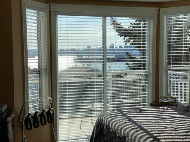 Ocean Breeze Executive Bed And Breakfast North Vancouver Exterior photo