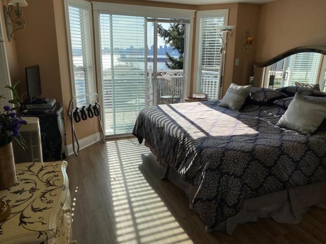 Ocean Breeze Executive Bed And Breakfast North Vancouver Exterior photo